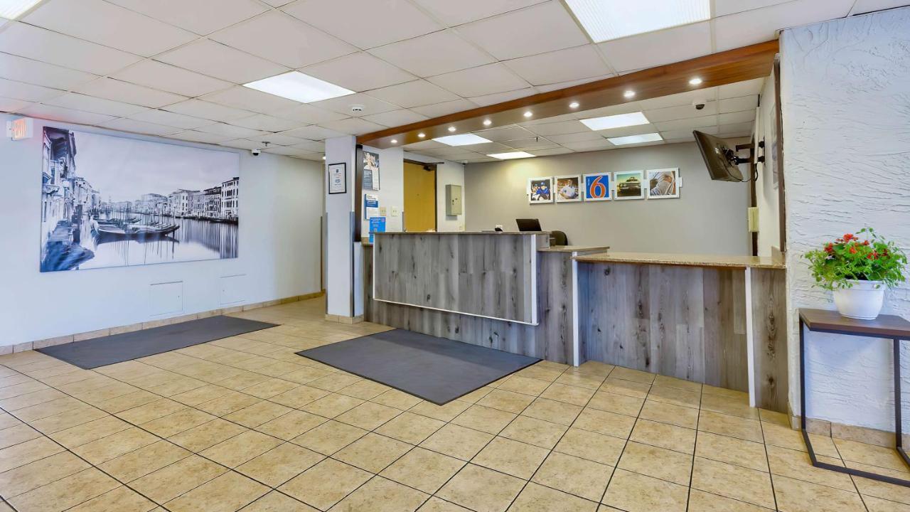 Motel 6-Milwaukee, Wi - Glendale Bagian luar foto